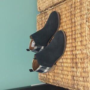 Black and white Tom's booties size 8